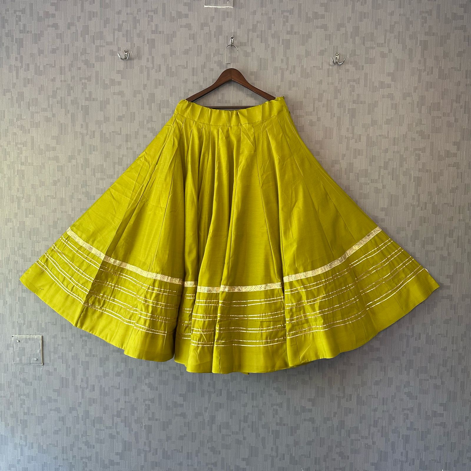 color lime yellow