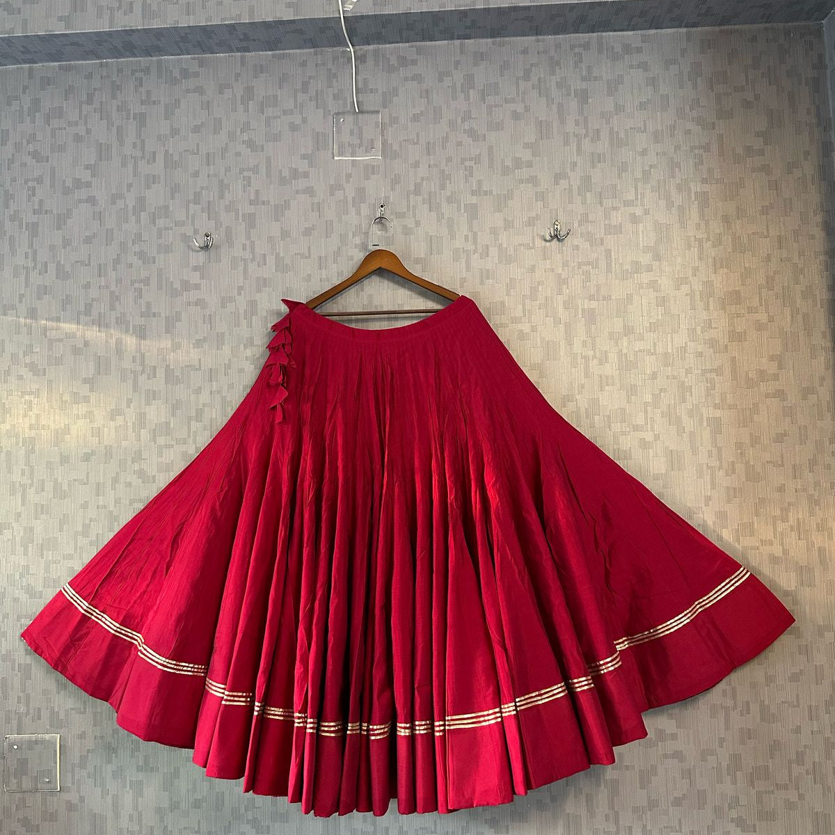 color maroon