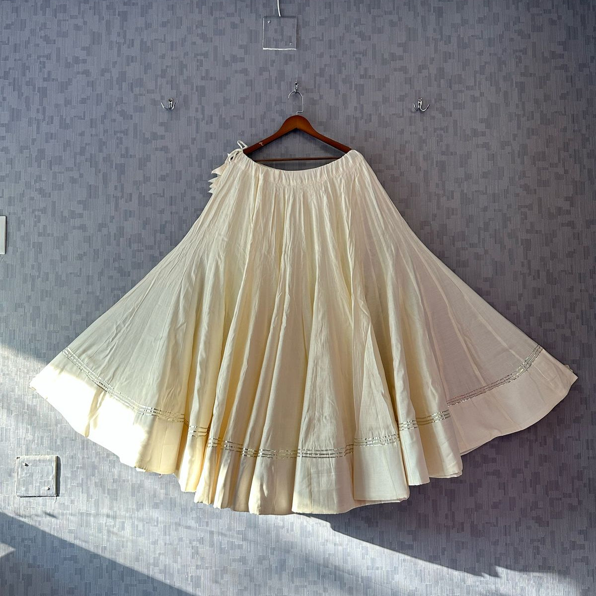color offwhite