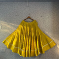 color yellow
