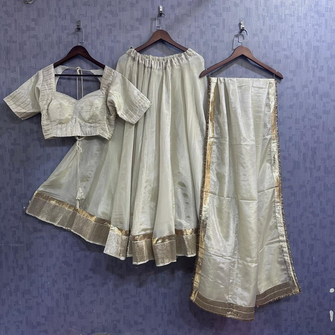 Shimmer tissue set
