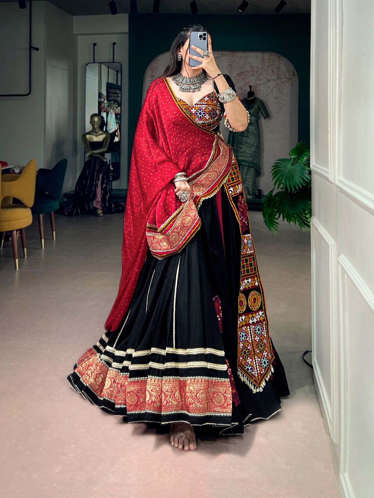 Black Gamthi Set