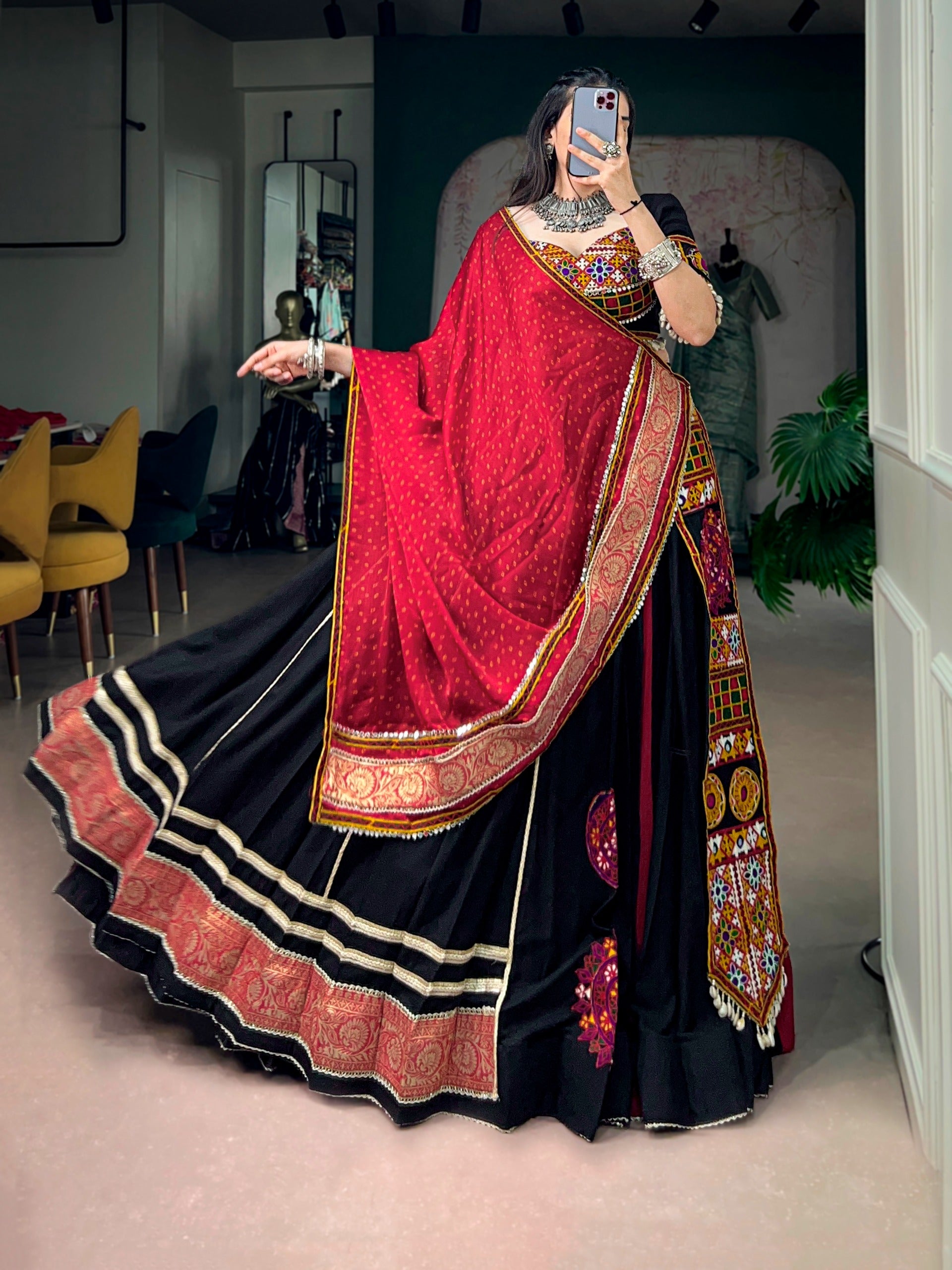 Black Gamthi Set