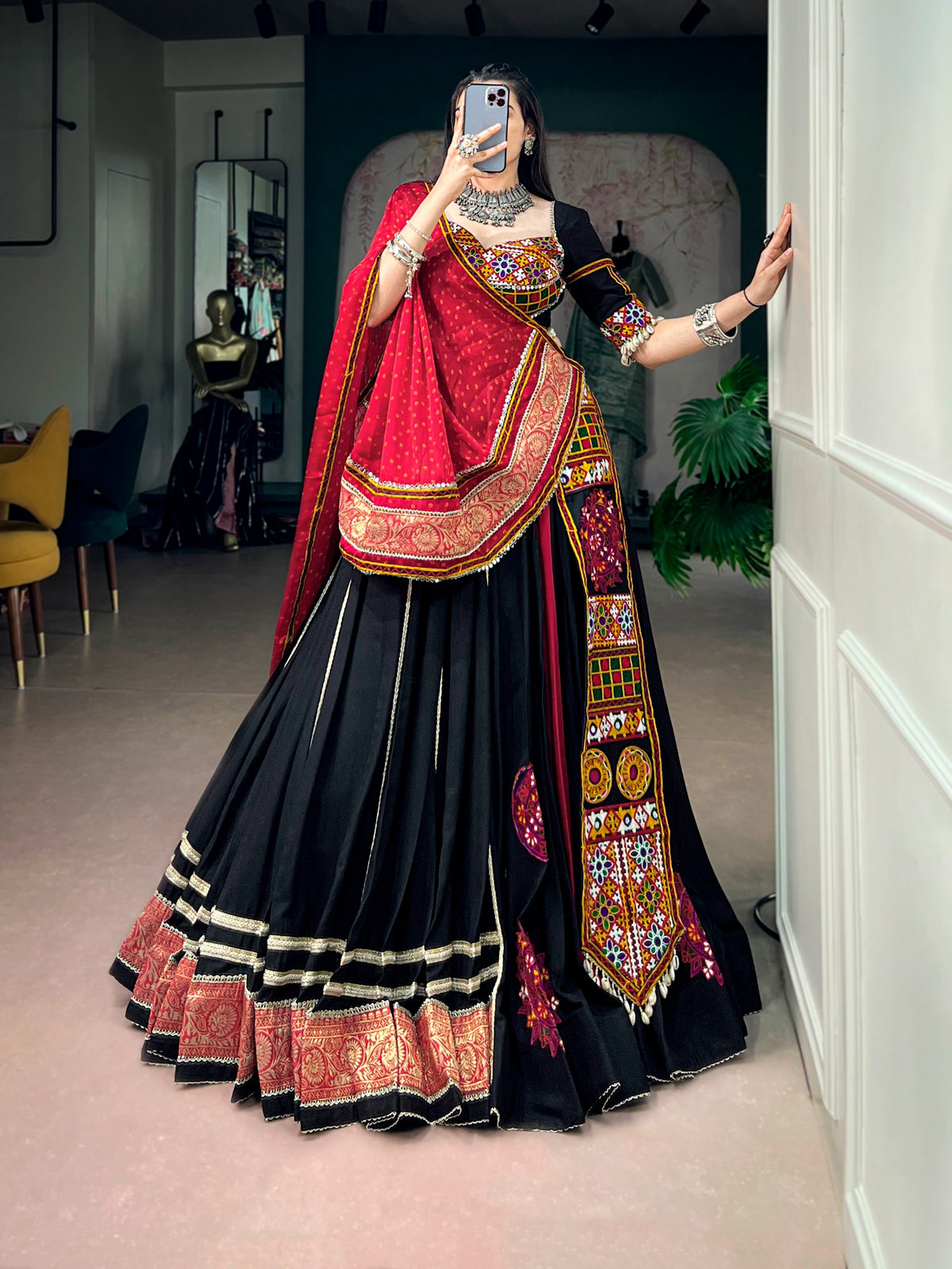 Black Gamthi Set