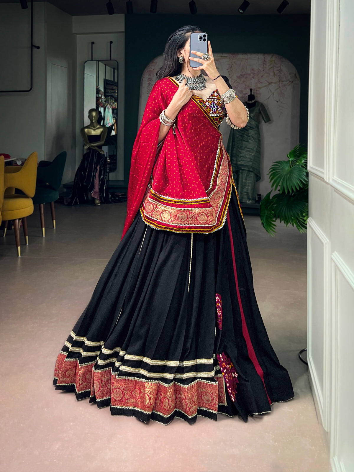 Black Gamthi Set