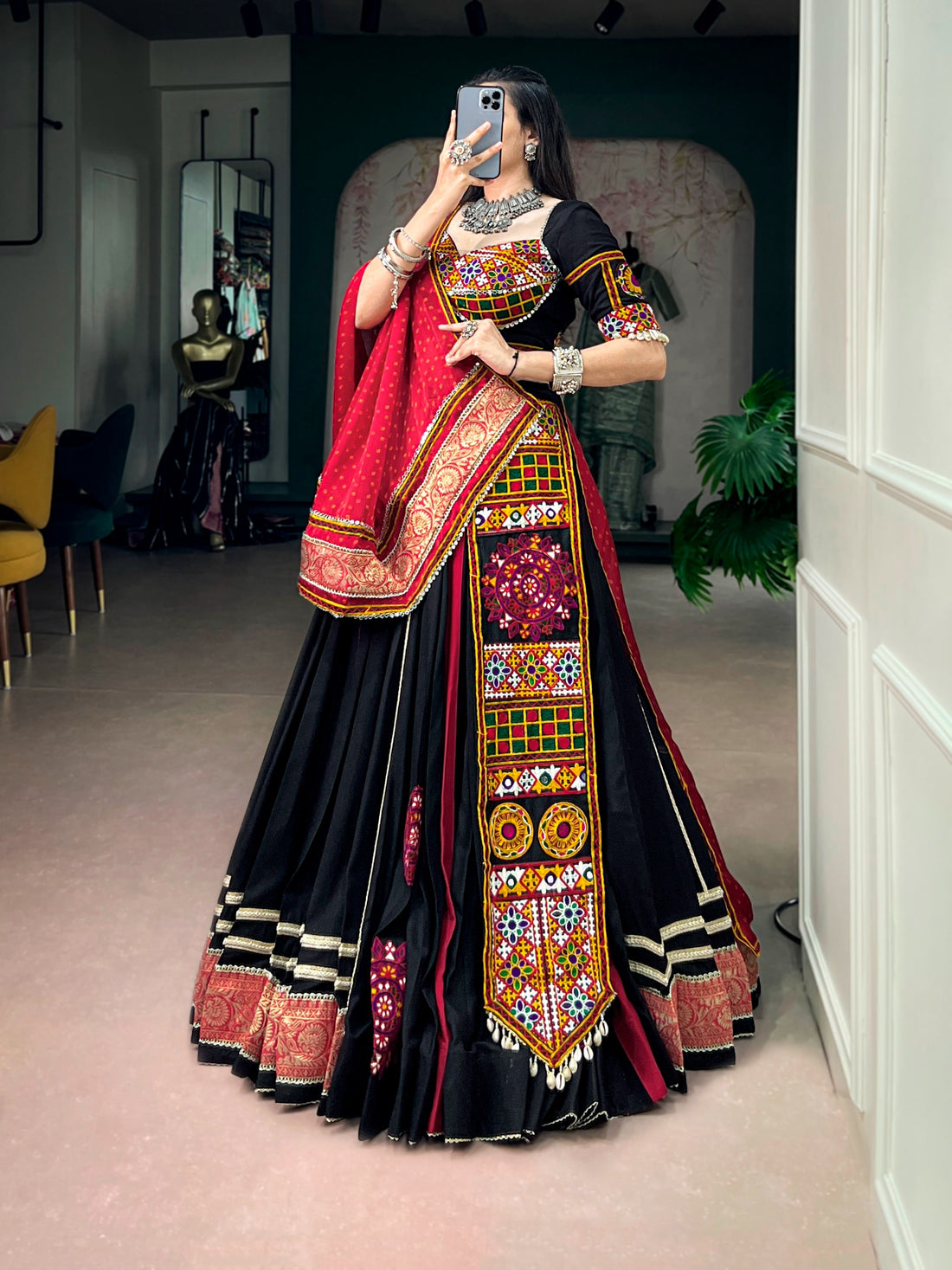 Black Gamthi Set