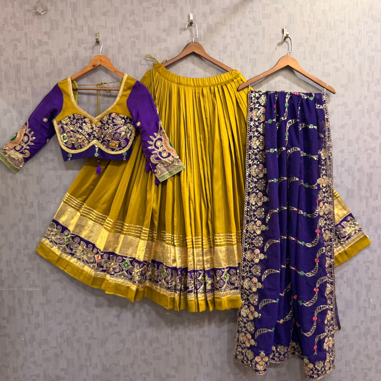 Rangleela Full set Lehengacholi